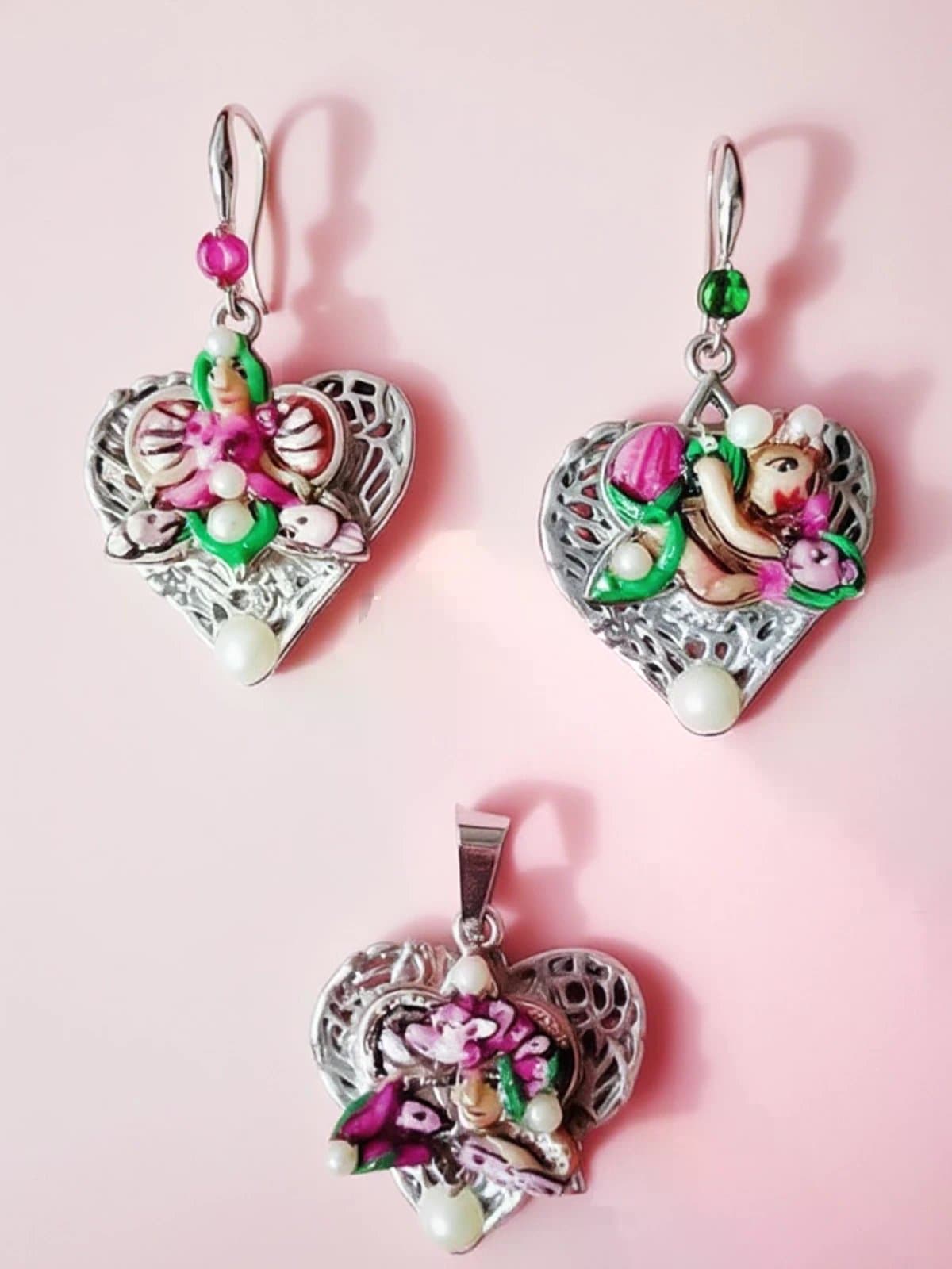 Кулон ажурный "Сердечные эльфы" (розовый) в визионерской технике, 40х30мм (из комплекта "Сердечные эльфы: кулон и серьги)