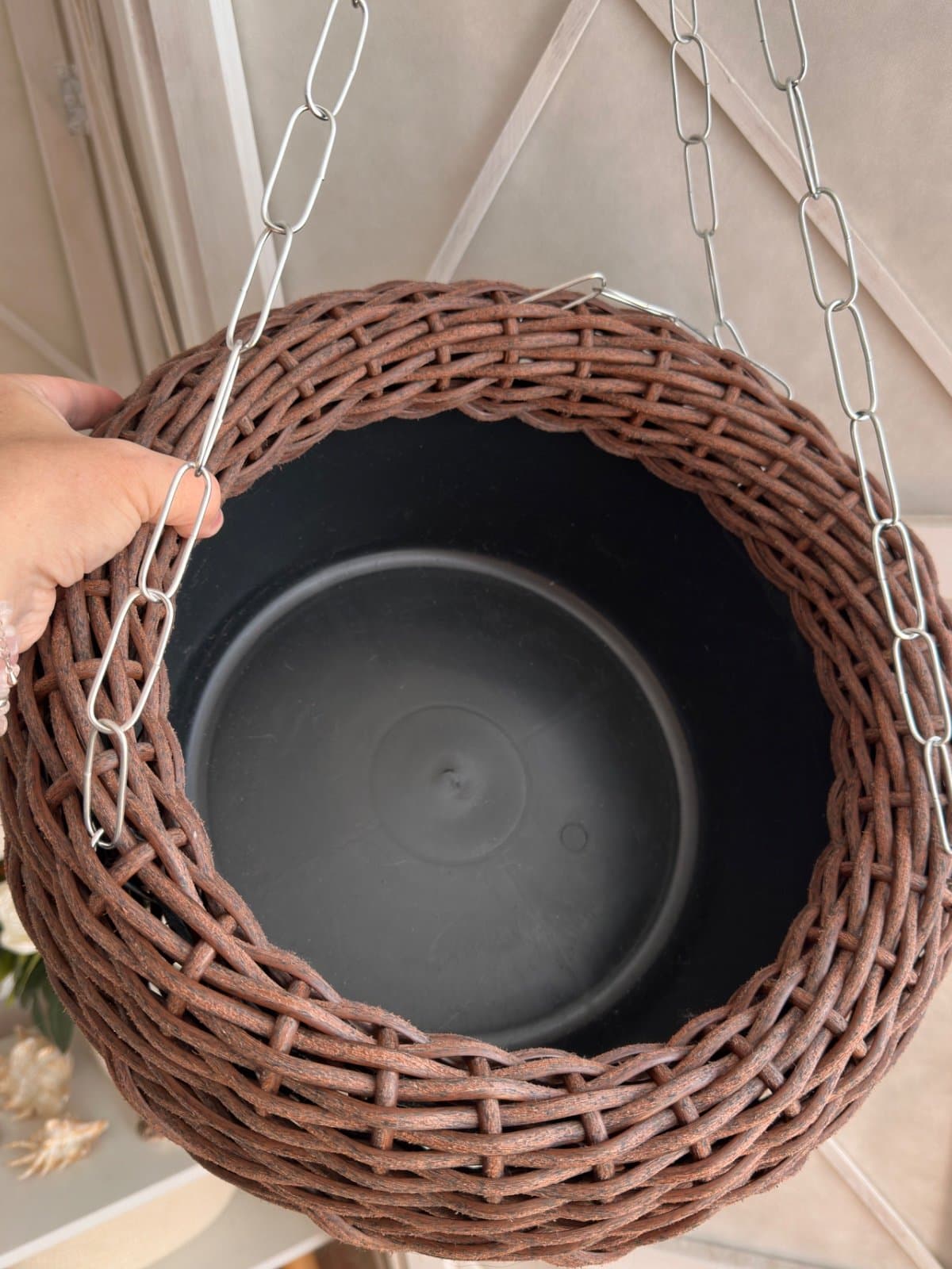 Подвесное кашпо из ротанга 4